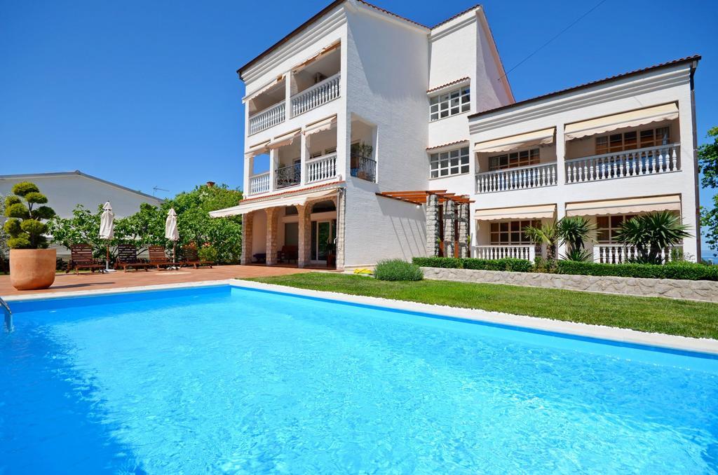 Apartments Sinisa Malinska Bagian luar foto